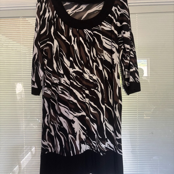 Dress - Picture 1 of 4